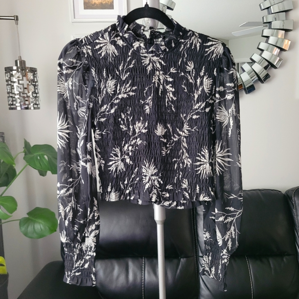 ❤️COPY- Dynamite Smock Mock Neck Long Sleeves Top Size Small